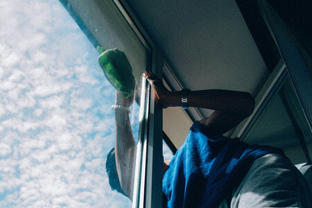 Vindusvask og vinduspuss: Slik får du skinnende rene vinduer hele året (også i kuldegrader)