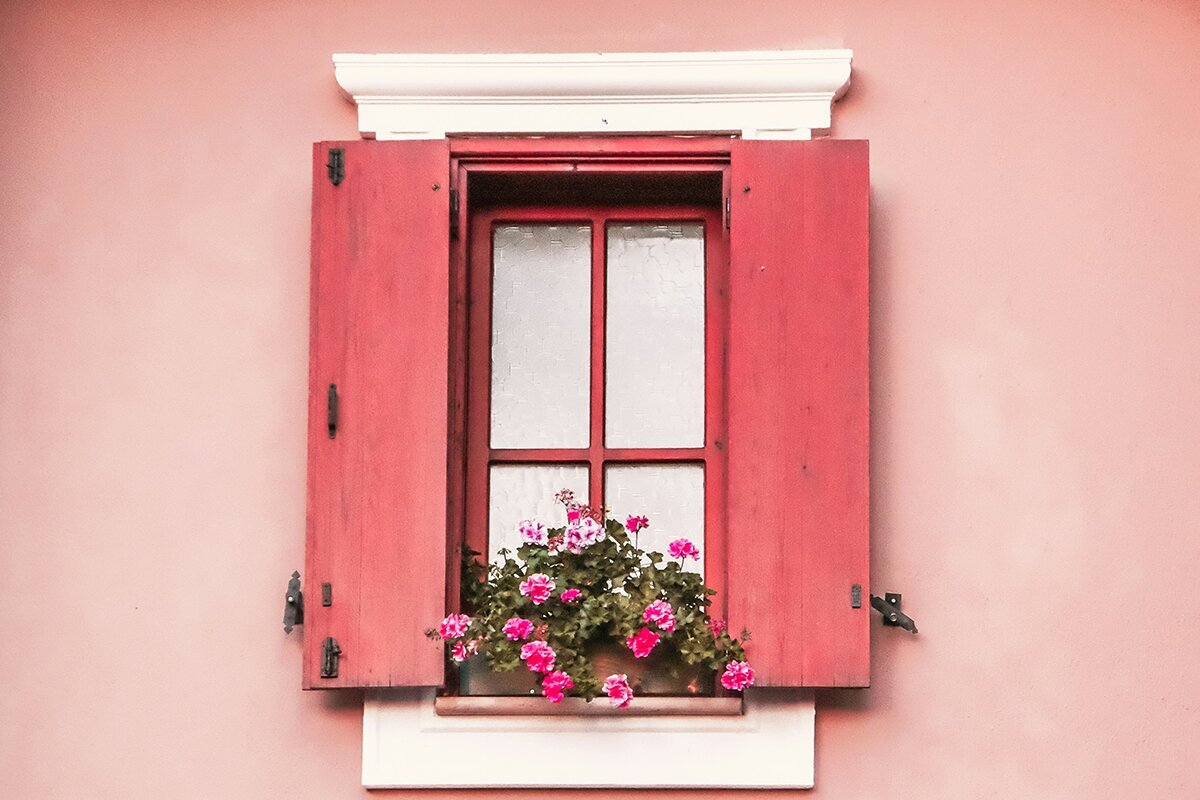 Vindusrammer i tre vs aluminium — hva bør du velge for ditt hus?