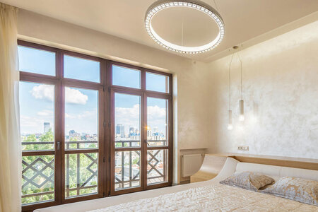 Terrassedør eller balkongdør? Slik velger du riktig dør mellom stue og uteplass