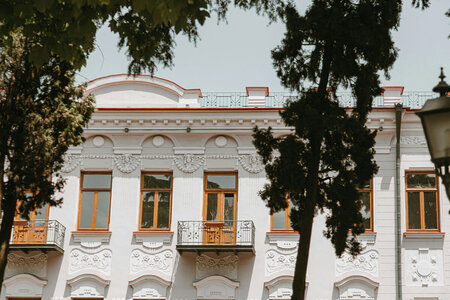 Nye vinduer i gamle hus – slik bevarer du stilen og får bedre komfort