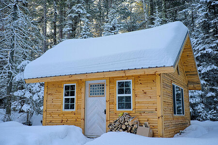 Vinduer til hytte og fritidsbolig – slik velger du riktig løsning til fjell, skog og sjø