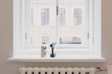 Bytte vinduer selv eller bruke håndverker? Slik velger du riktig for ditt prosjekt