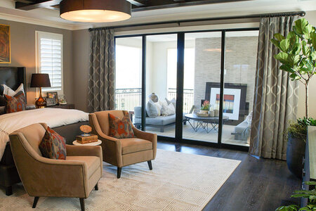 Skyvedører inne – smart plassbesparende løsning mellom rom