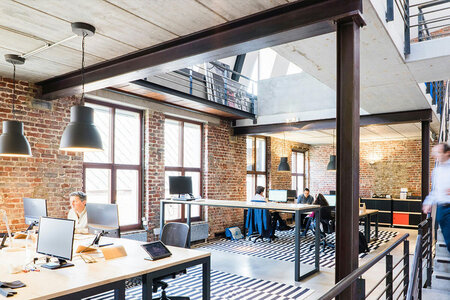 Vinduer til hjemmekontor – slik får du riktig lys, mindre støy og bedre konsentrasjon